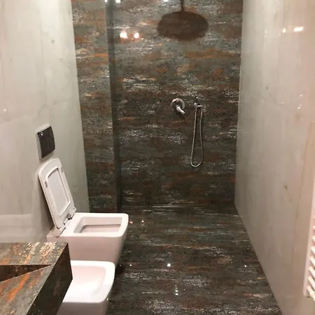 Tirent - Komuna E Parisit, 1 * Tirana