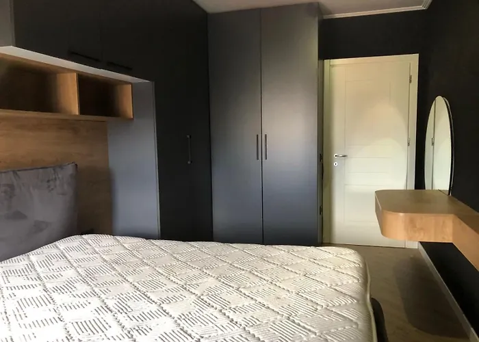 Tirent - Komuna E Parisit, 1 Tirana