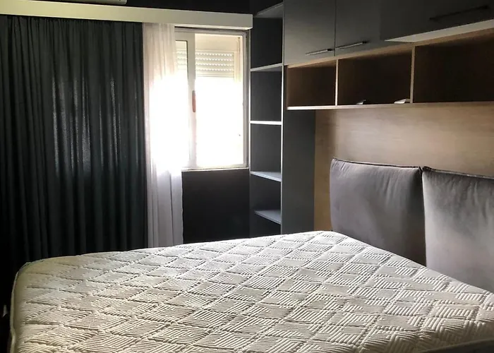 Tirent - Komuna E Parisit, 1